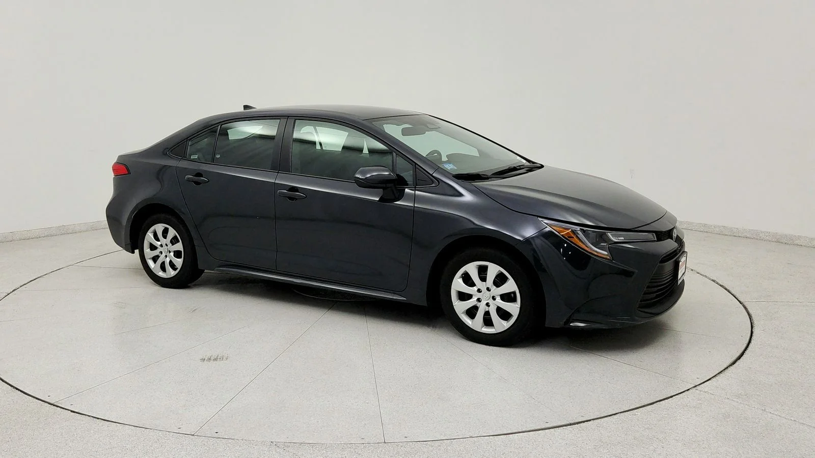 Used 2025  Toyota LE image 9