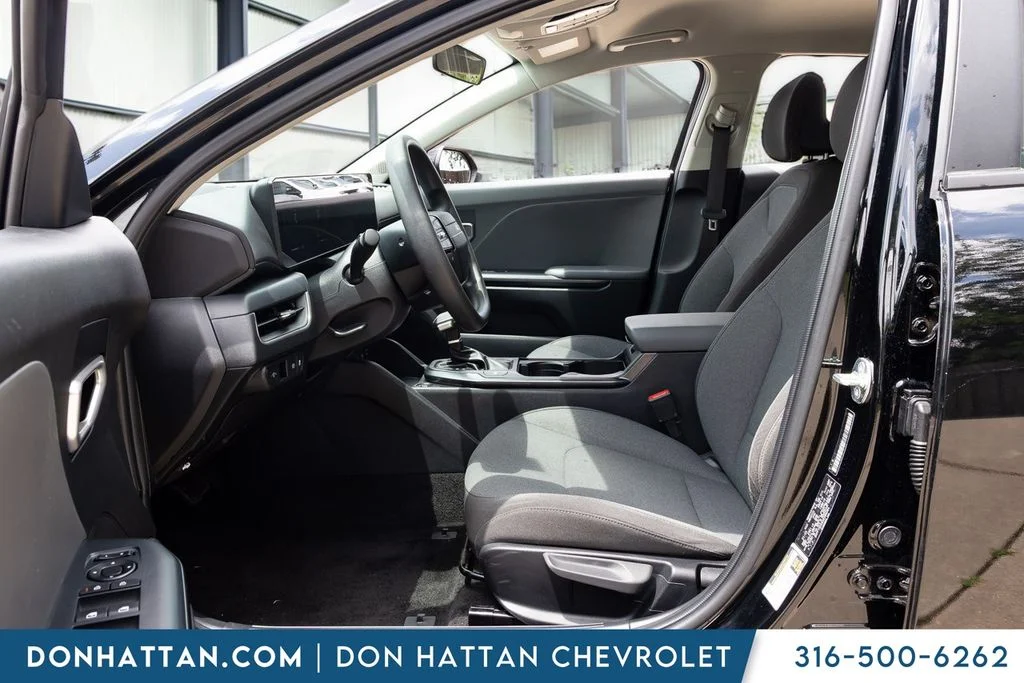 Used 2025 Black Kia LXS image 3