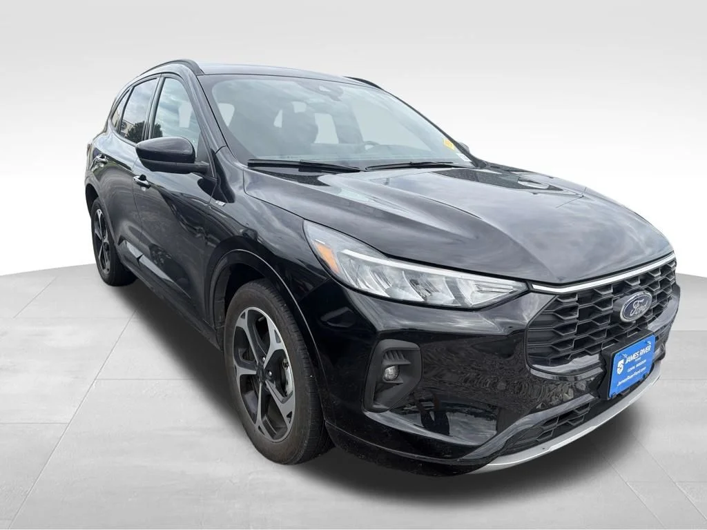 Used 2023 Black Metallic Ford ST-Line Select image 18