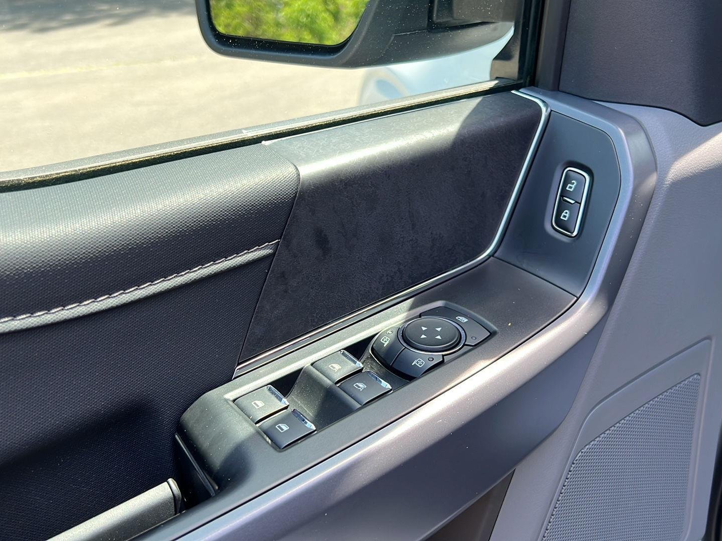 Used 2025 Oxford White Ford XLT image 5