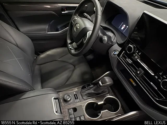 Used 2024  Toyota Platinum image 30