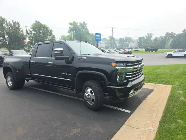 Used 2021 Black Chevrolet High Country image 15