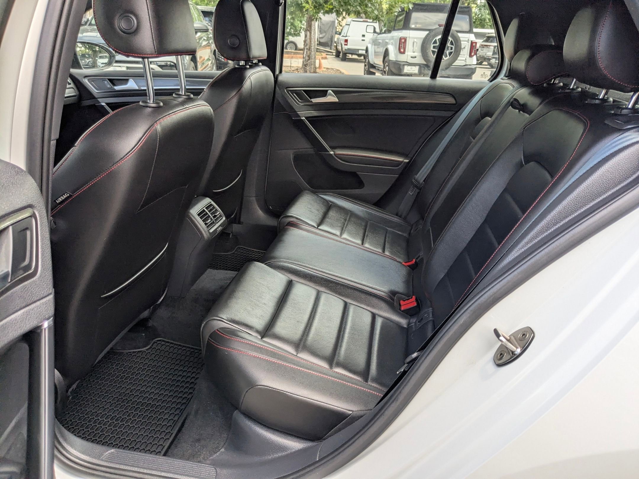 Used 2020 Pure White Volkswagen 2.0T SE image 20
