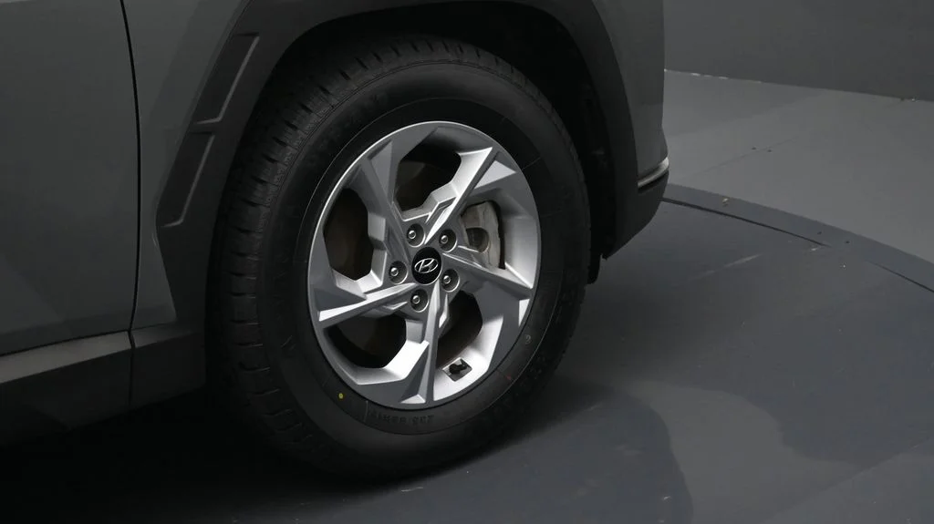 Used 2024 Gray Hyundai SEL image 6