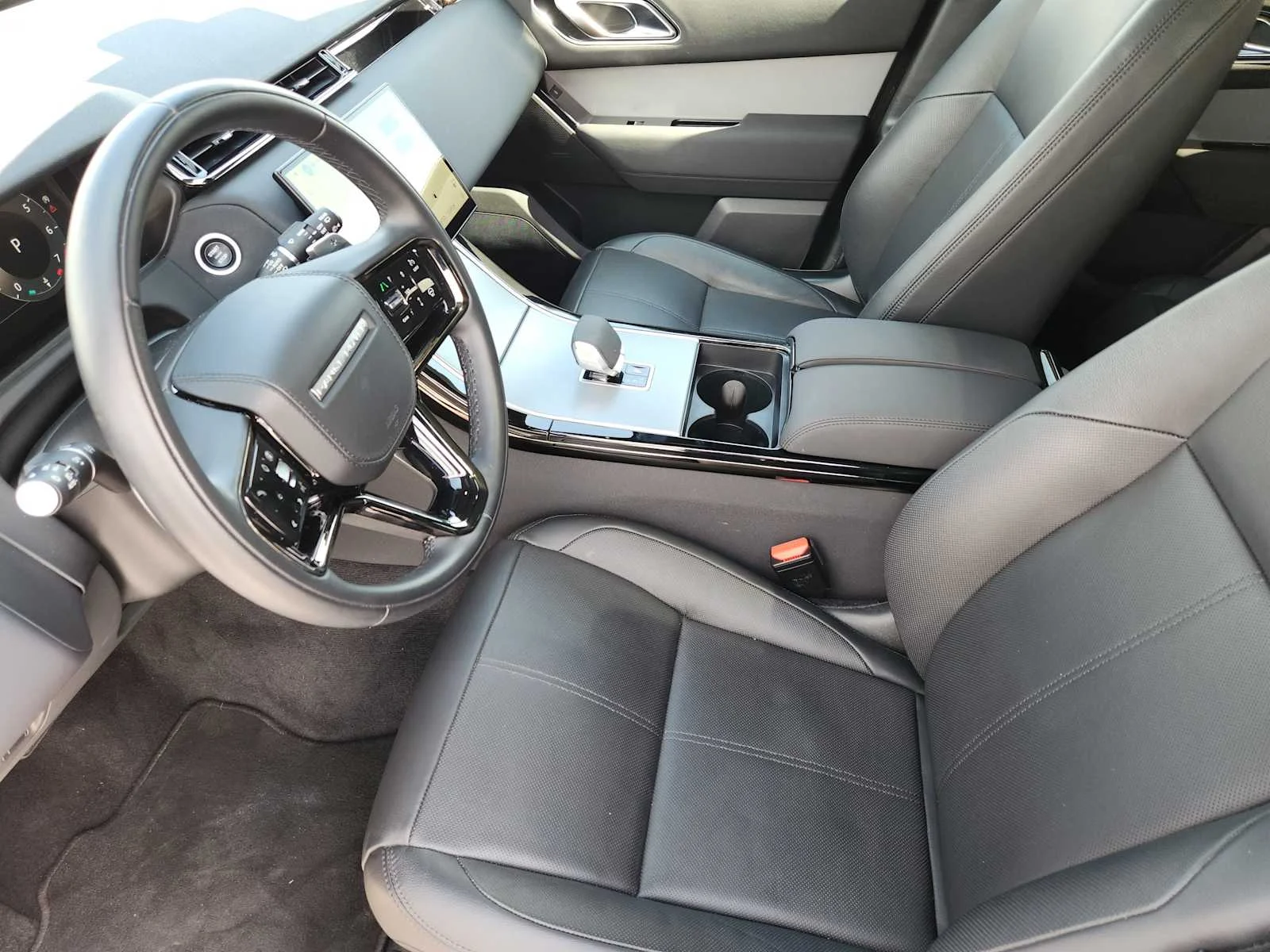 Certified Used 2025 Fuji White Land Rover S image 12