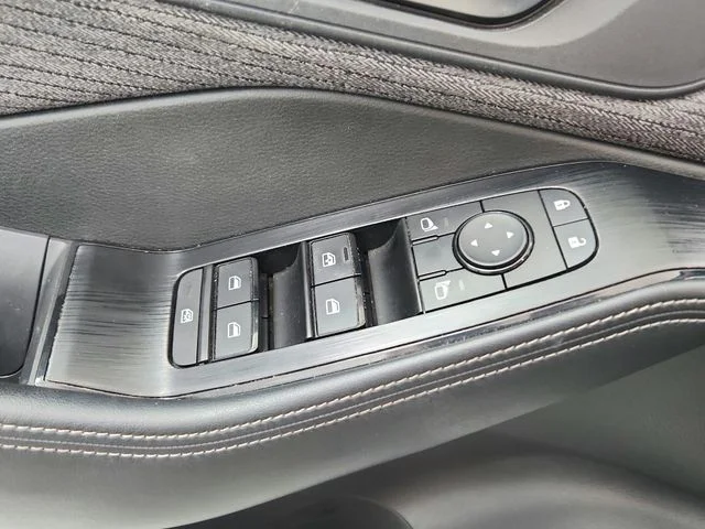 Used 2022 White Nissan SV image 30