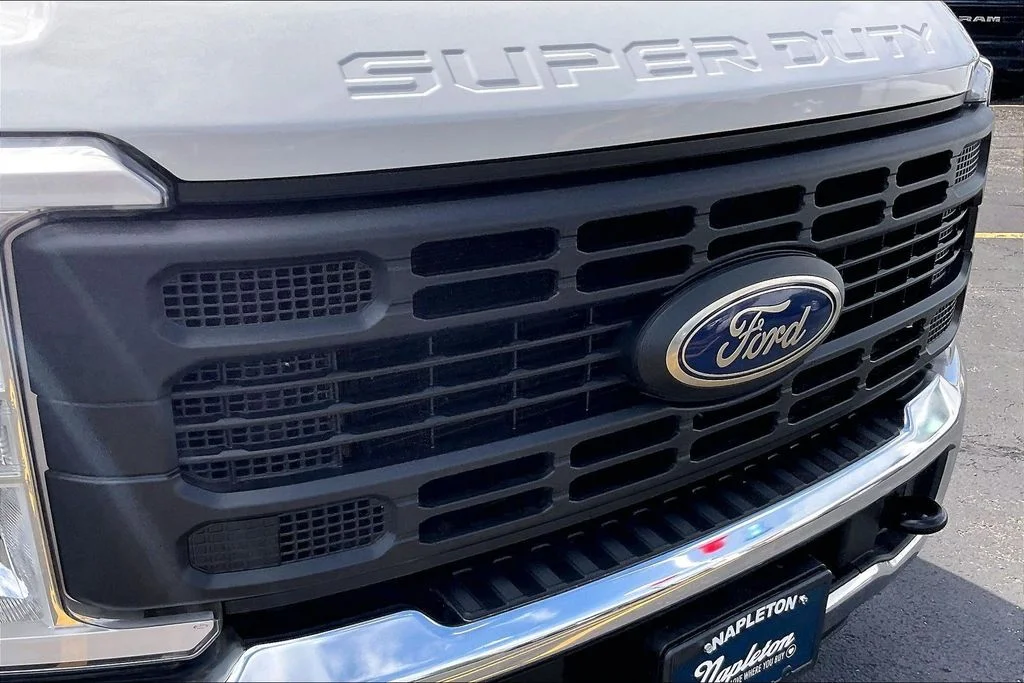 Used 2023 White Ford XL image 30