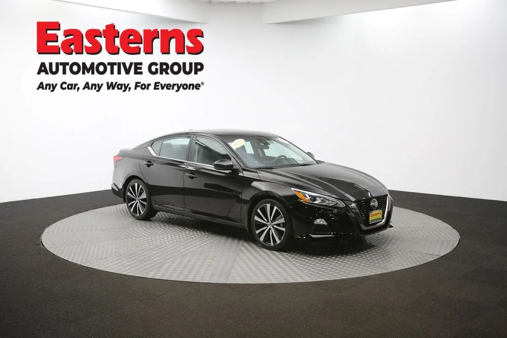 Used 2022 Black Nissan 2.0 SR image 48