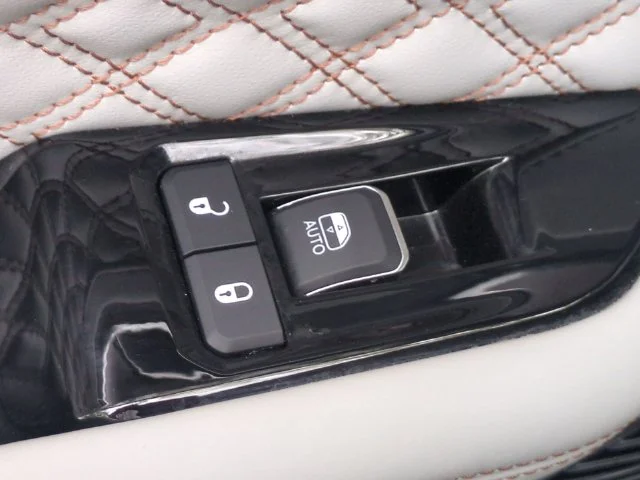 Used 2022 Gray Jeep Summit 4xe image 31
