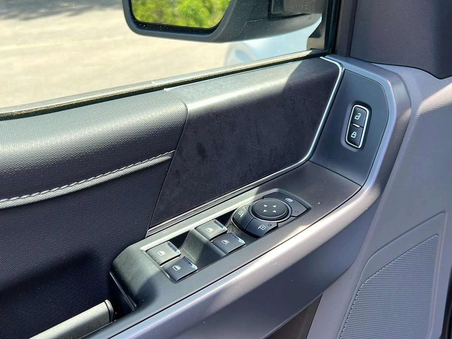 Used 2025 Oxford White Ford XLT image 5
