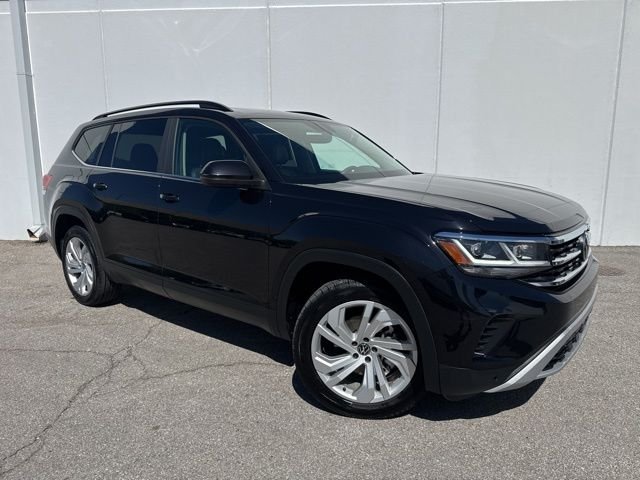 Used 2021 Volkswagen Atlas SE w/Tech with VIN 1V2KR2CA8MC596184 for sale in Kansas City
