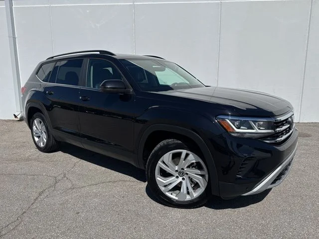 Used 2021 Volkswagen Atlas SE w/Tech with VIN 1V2KR2CA8MC596184 for sale in Kansas City