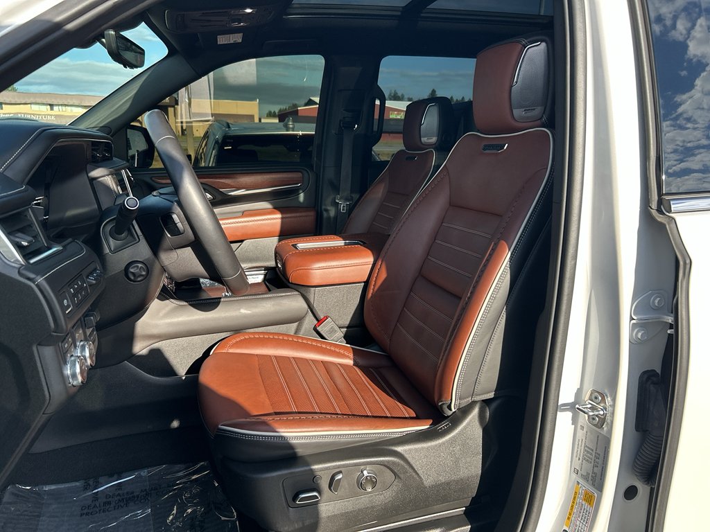 Used 2024 White Frost Tricoat GMC Denali Ultimate image 10