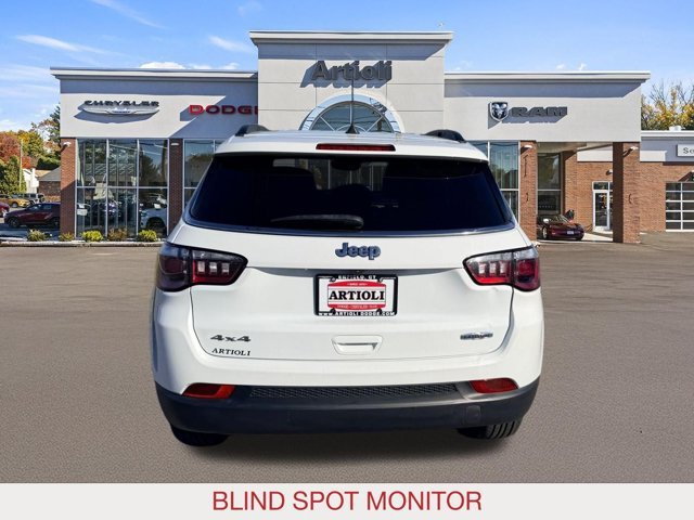 Used 2024 White Jeep Latitude image 6