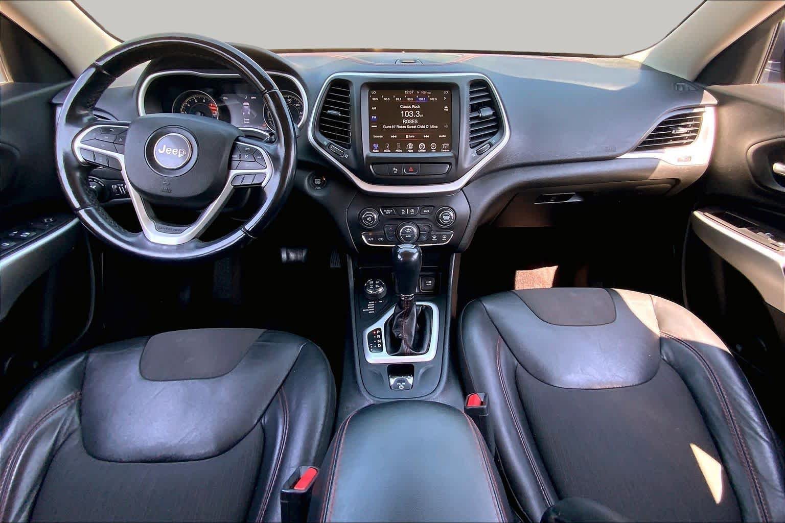 Used 2018 Granite Crystal Metallic Clearcoat Jeep Trailhawk image 16