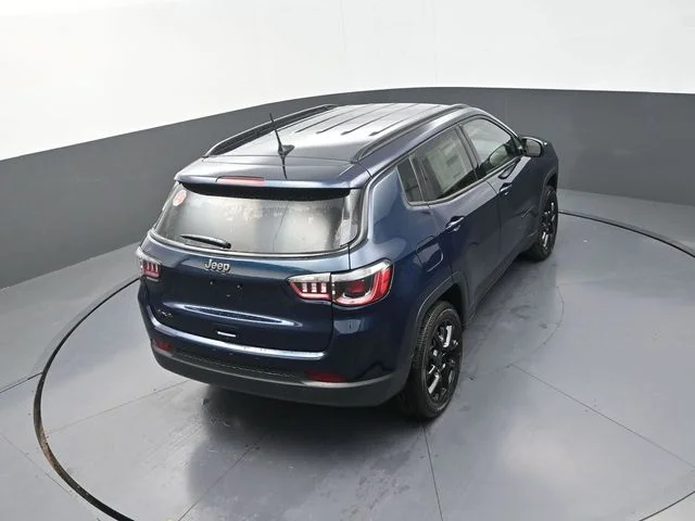 New 2026 Fathom Blue Pearl-Coat Exterior Paint Jeep Latitude image 17