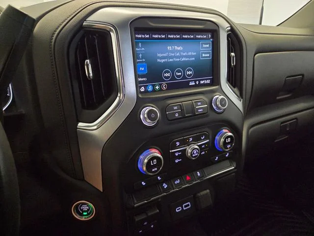 Used 2022 White GMC SLE image 23