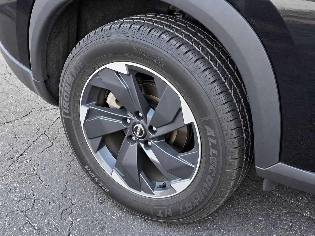 Used 2025  Nissan SV image 7