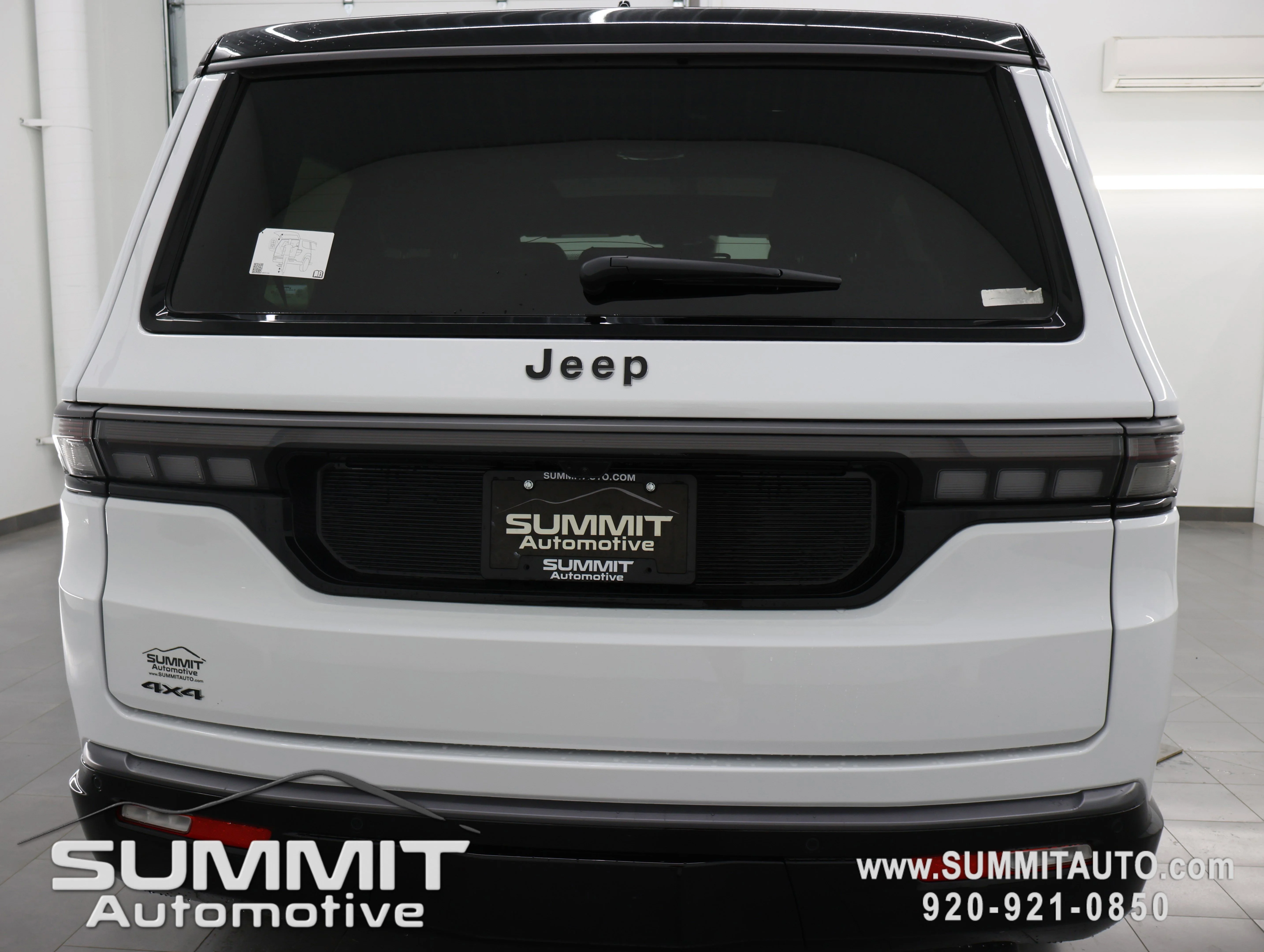 New 2026 Bright White Clear-Coat Exterior Paint Jeep Summit Obsidian image 31