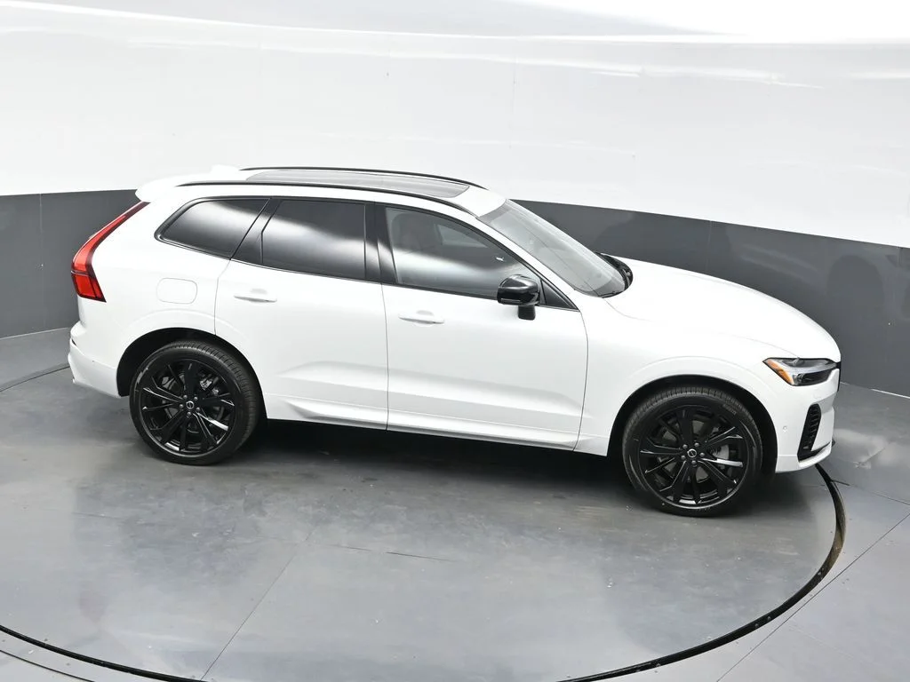 New 2026 Crystal White Volvo T8 Ultra Black Edition image 36