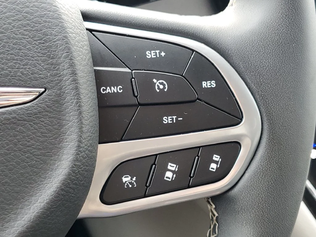Used 2024 Silver Chrysler Touring L image 16