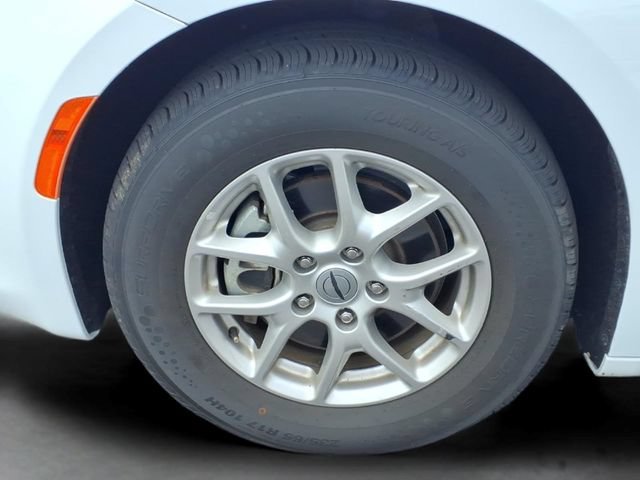 Used 2023  Chrysler LX image 18