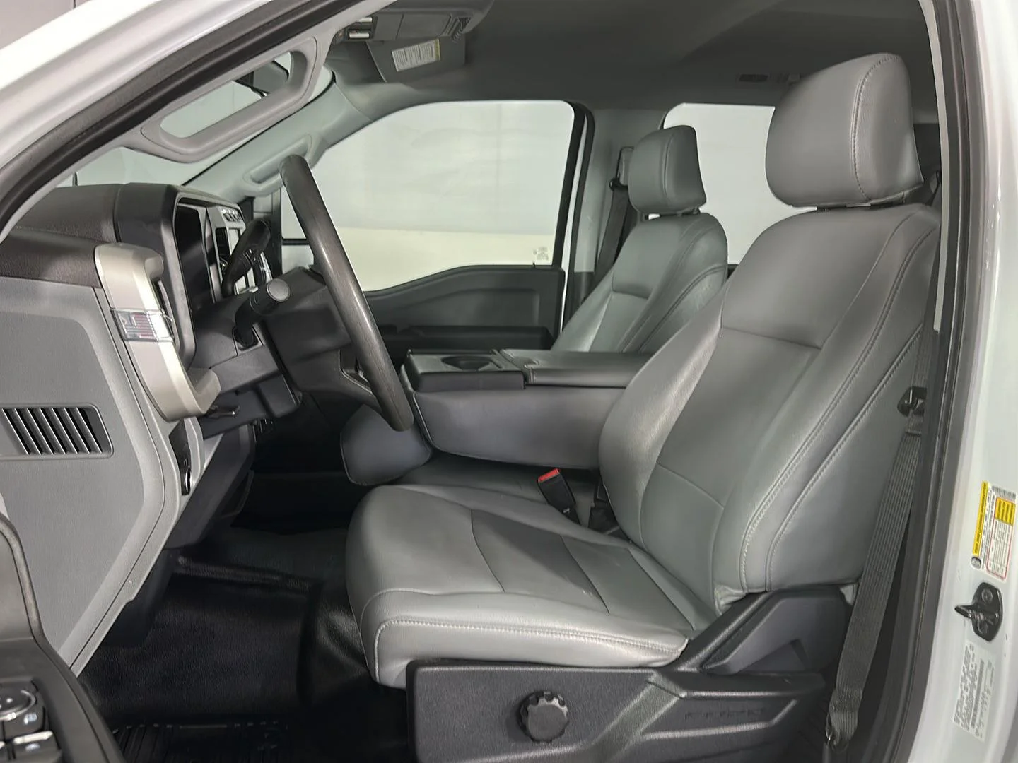 Used 2023 Oxford White Ford XL image 5