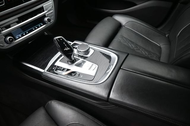 Used 2022 White BMW 740i image 9