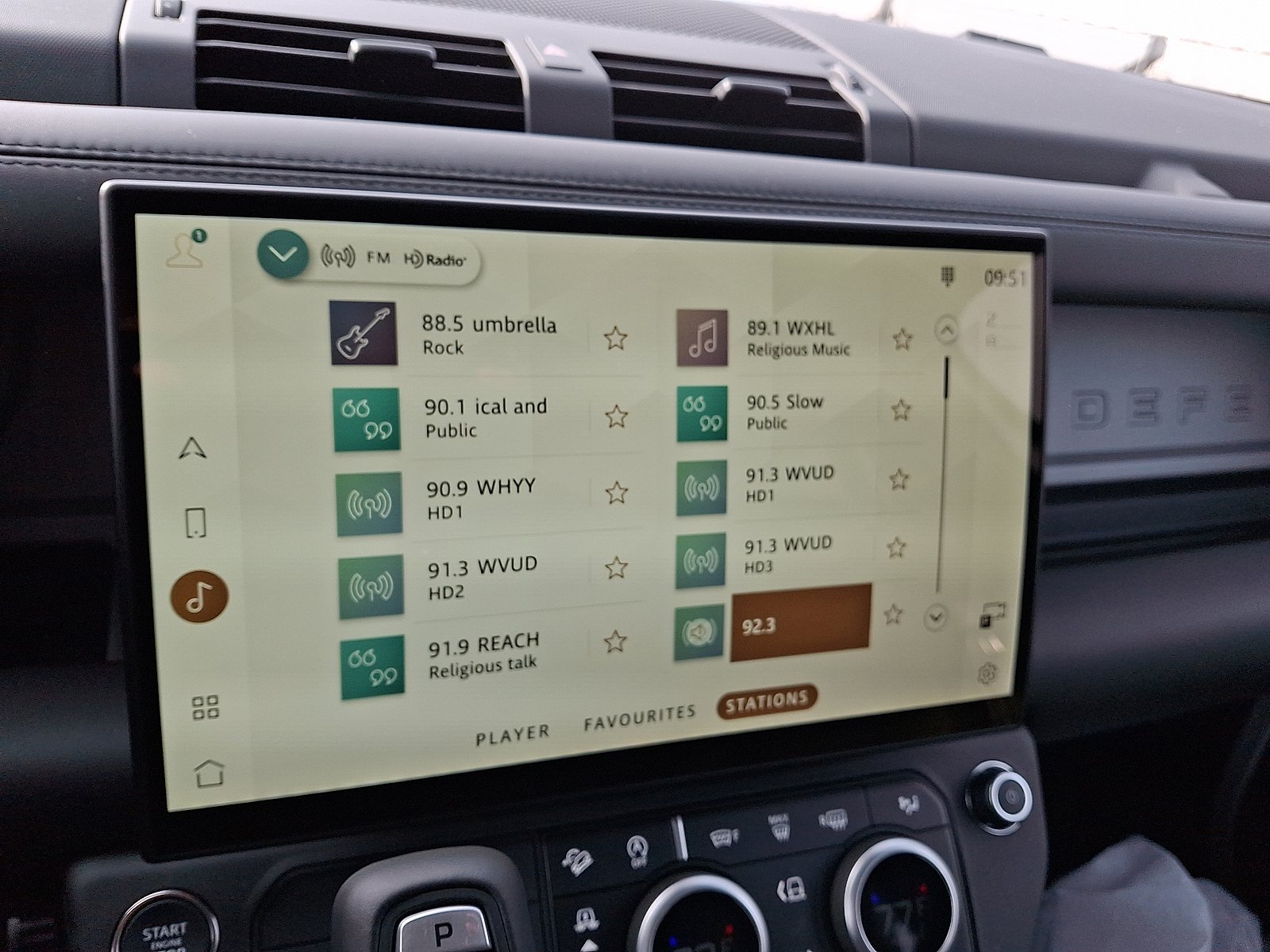 2026 Land Rover Defender V8 - Photo 9