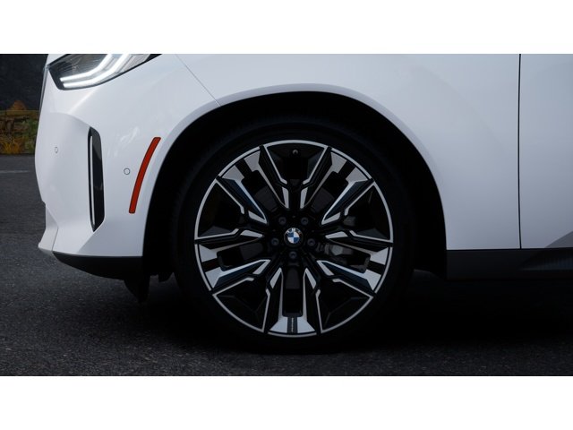 New 2026 Mineral White Metallic BMW 30 xDrive image 7