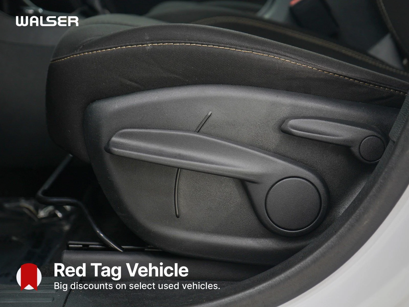 Used 2015 Bright White Clearcoat Jeep Latitude image 22