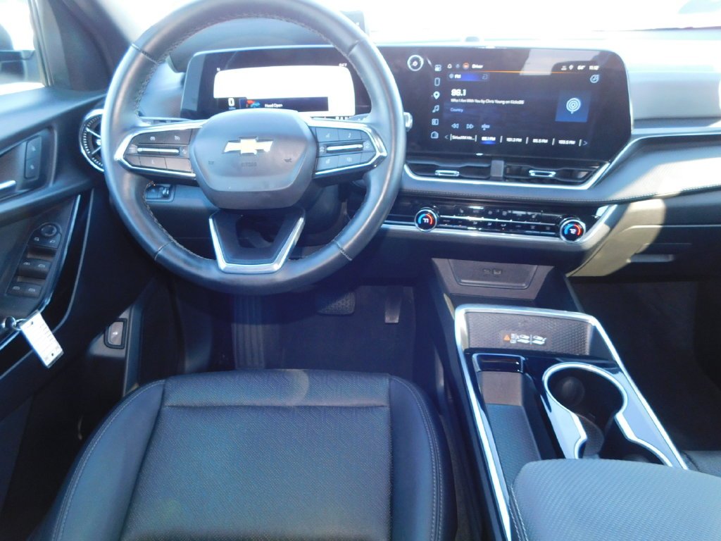 Used 2025 White Chevrolet LT image 16