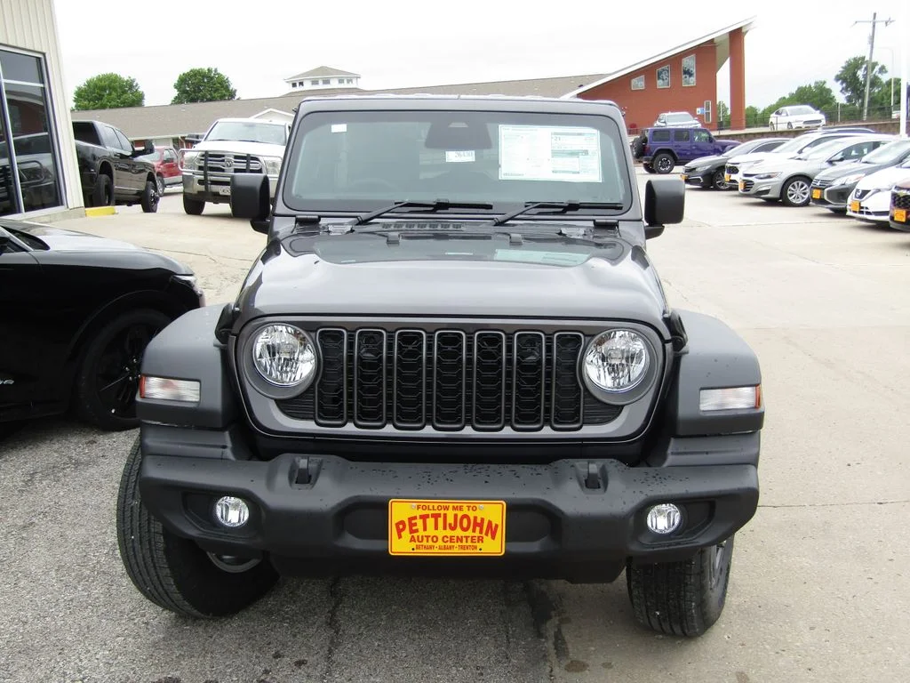 New 2026 Granite Crystal Metallic Clearcoat Jeep Sport RHD image 13
