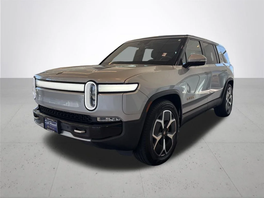 Used 2024  Rivian Adventure image 2