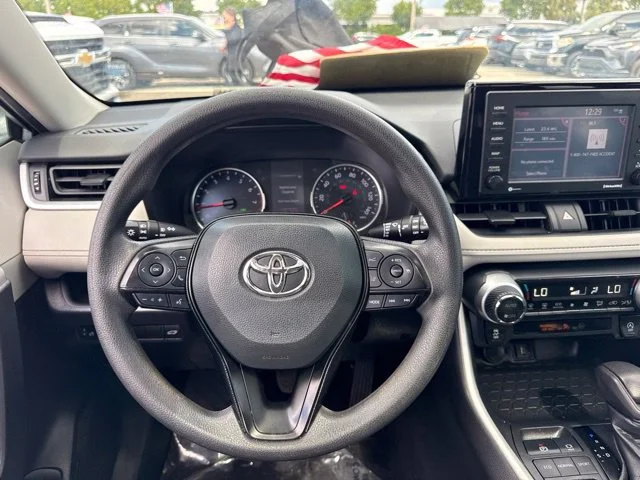 Used 2020 Silver Toyota XLE image 22
