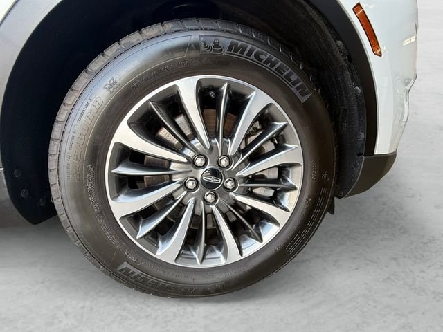 Used 2023 White Lincoln Reserve image 23