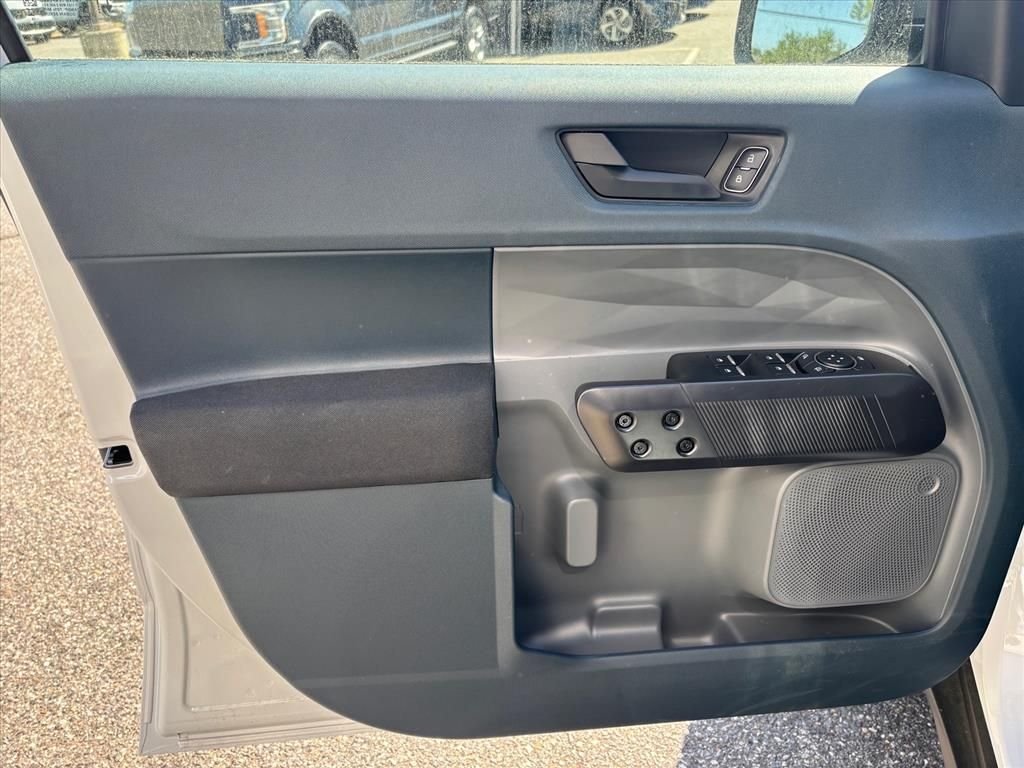 2025 Ford Maverick XL - Photo 8