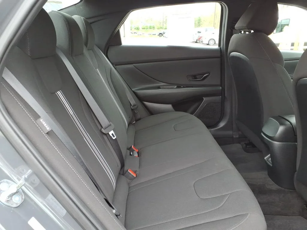 Used 2025 Gray Hyundai SEL Sport image 6