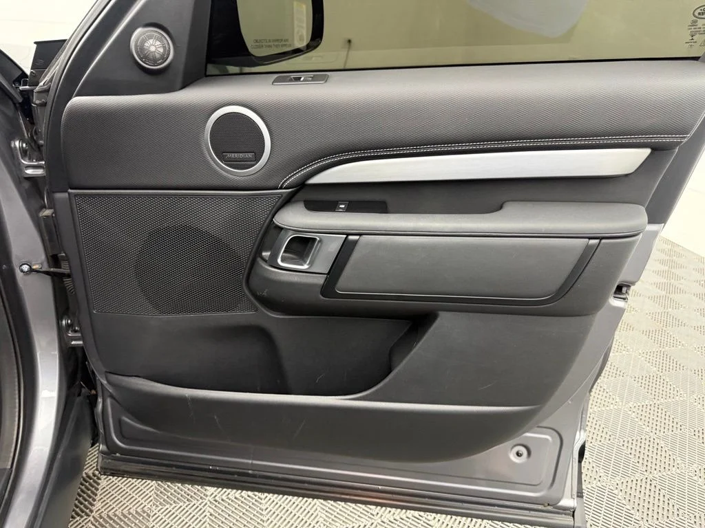 Used 2023  Land Rover S R-Dynamic image 36