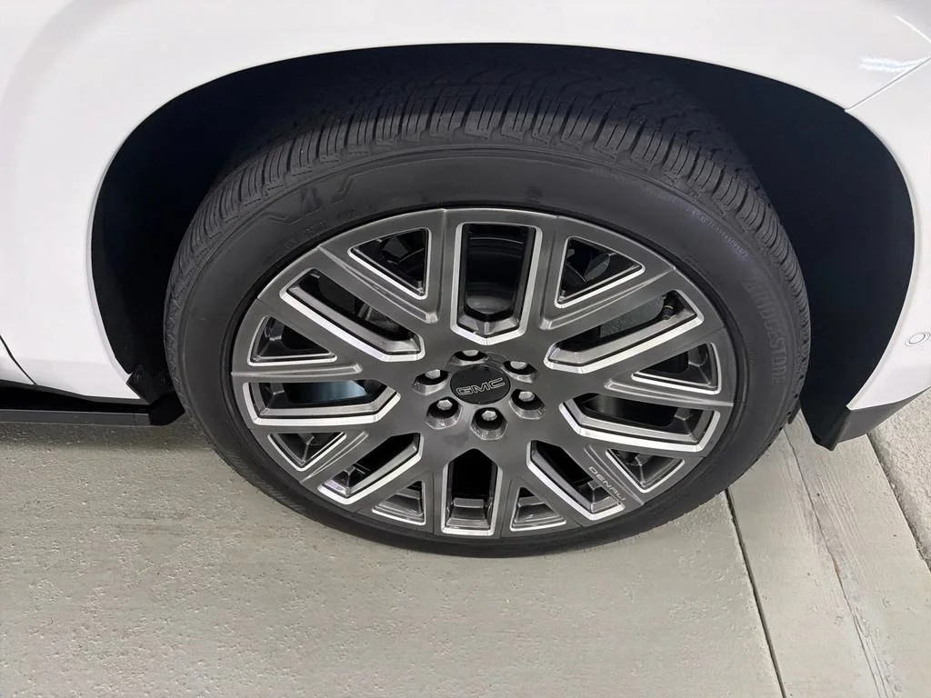 Used 2026 Summit White GMC Denali Ultimate image 4