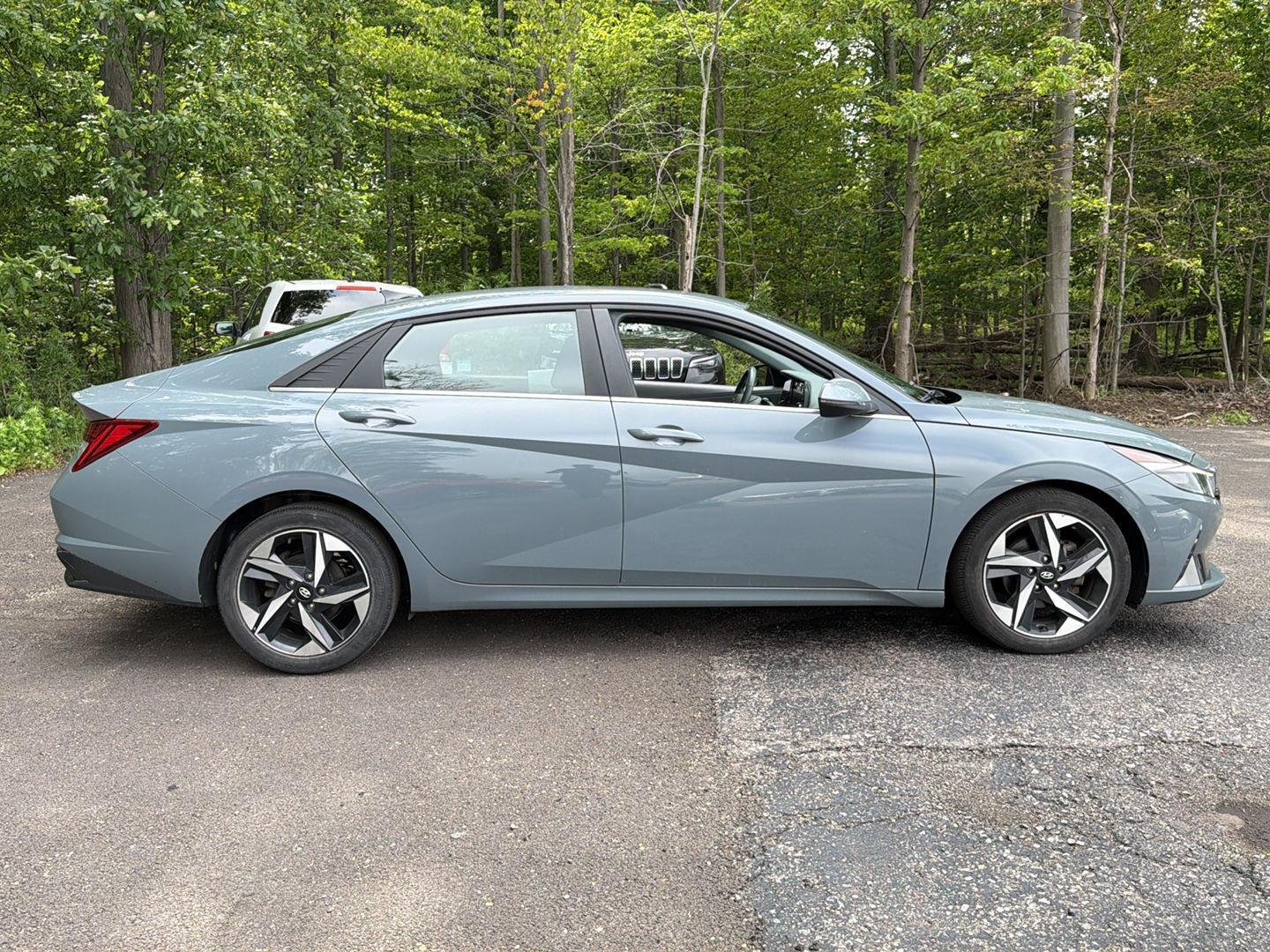 Used 2022 Electric Shadow Hyundai SEL image 7