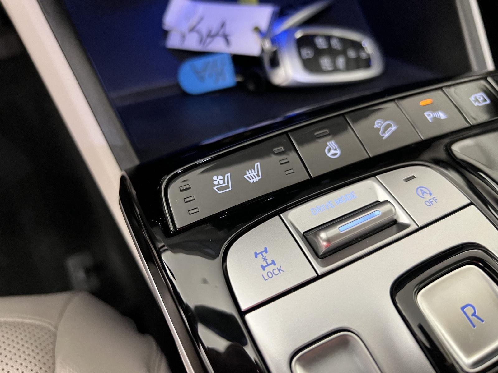 Used 2023 Intense Blue Hyundai Limited image 4