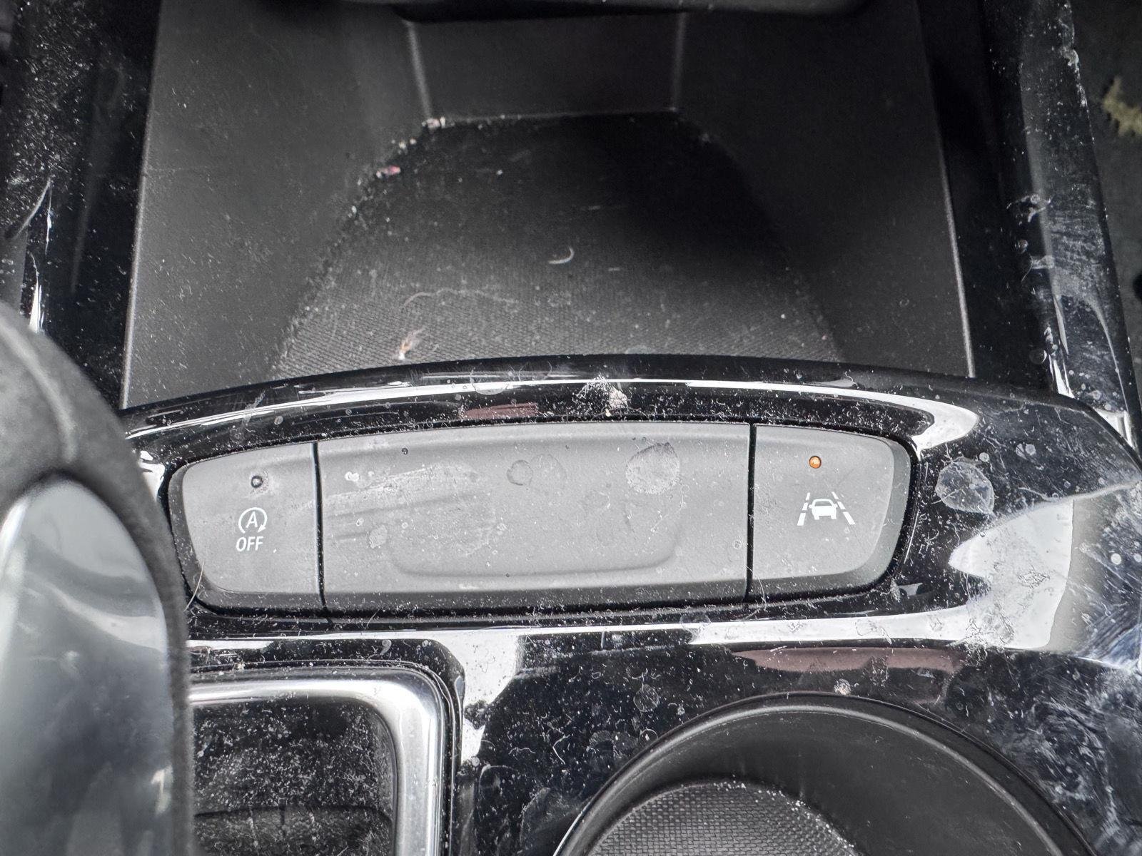 Used 2025 Summit White Chevrolet LT image 15