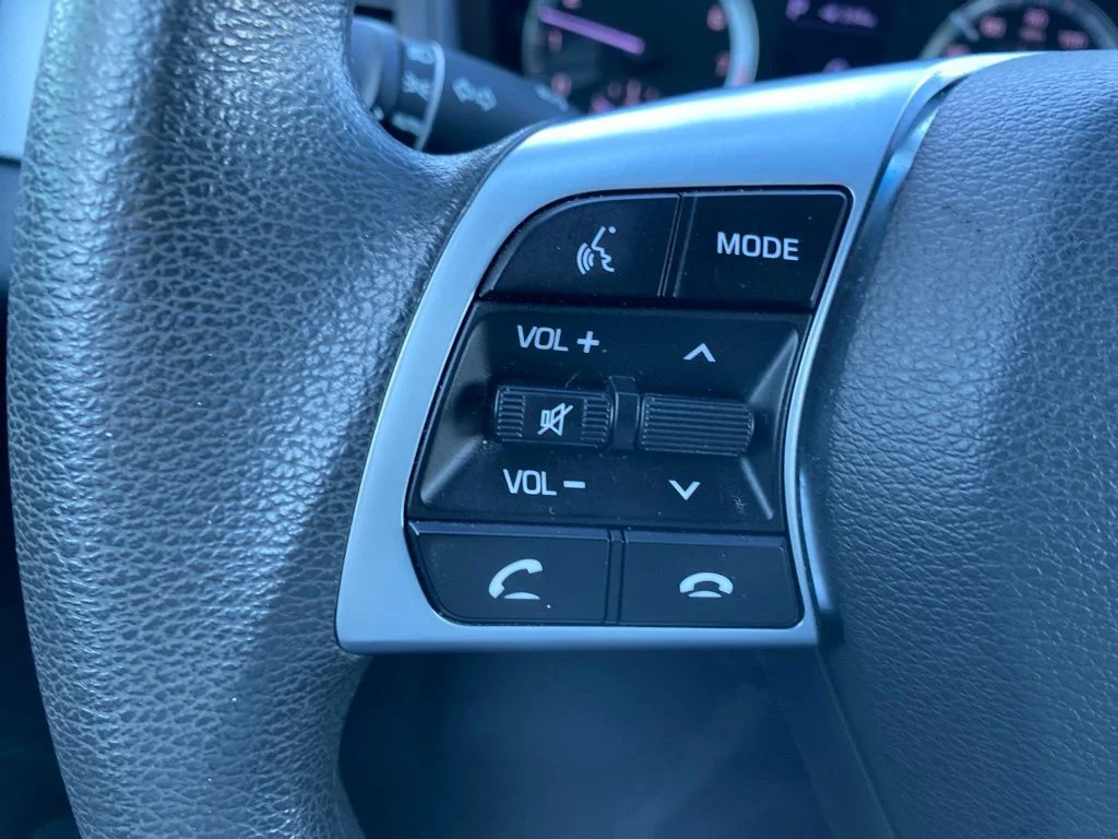 Used 2019 Machine Gray Hyundai SE image 19