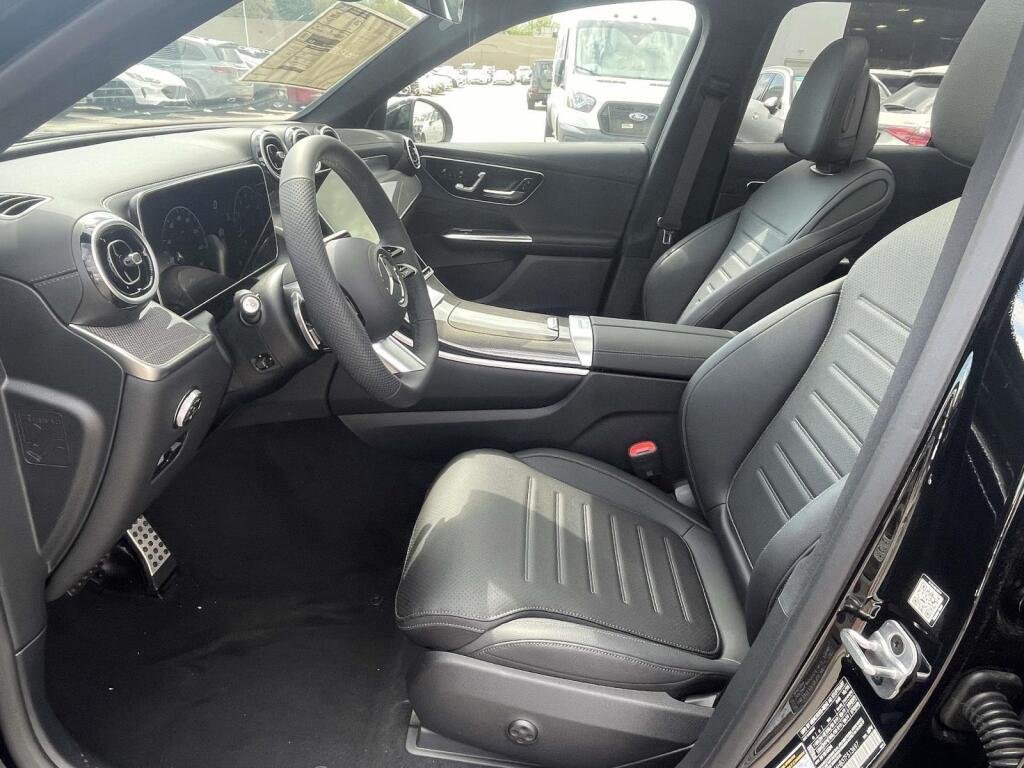 New 2026 2040/Black Mercedes-Benz GLC 300 image 17