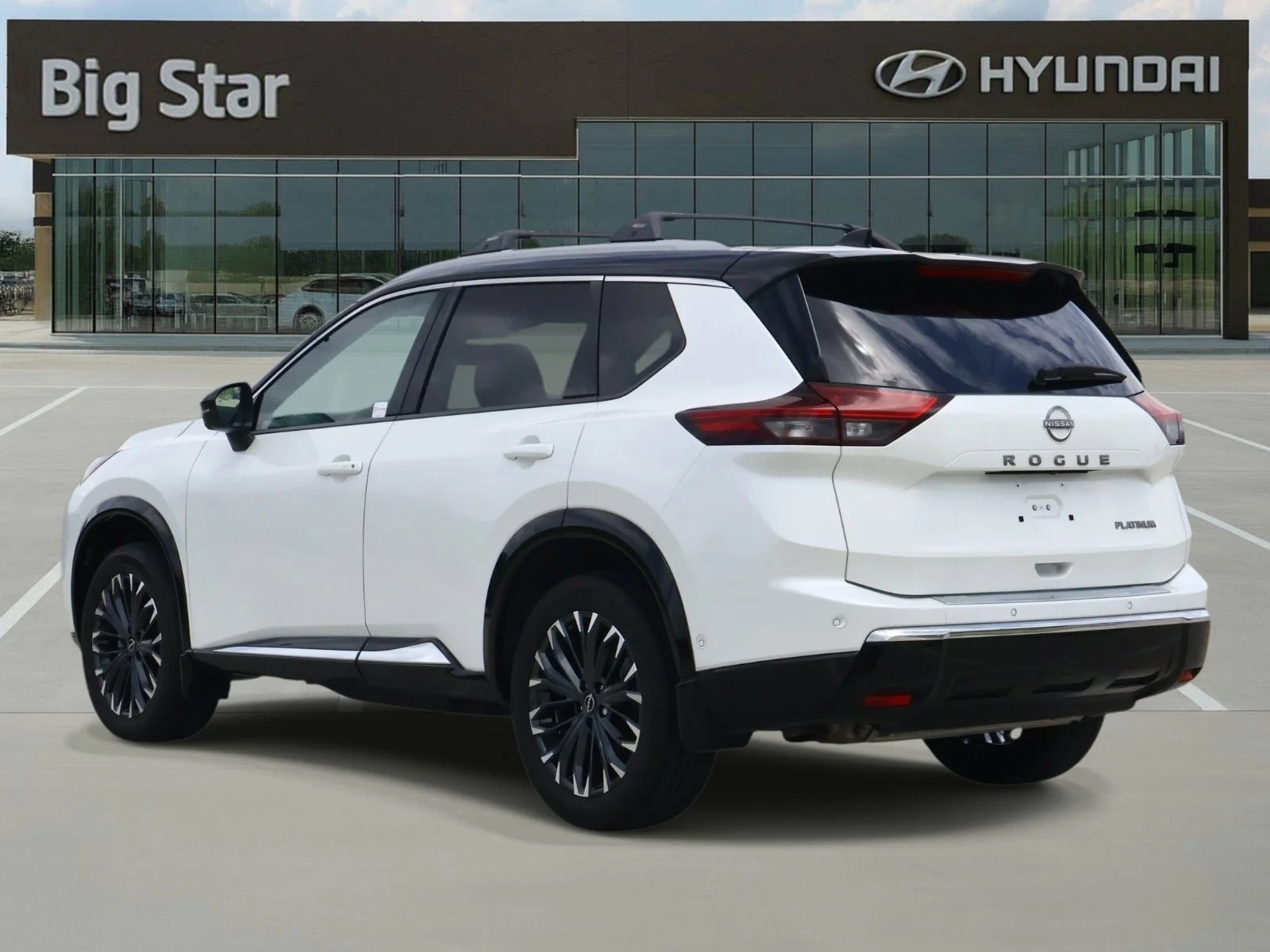 Used 2025 Everest White Pearl/Super Black Nissan Platinum image 3