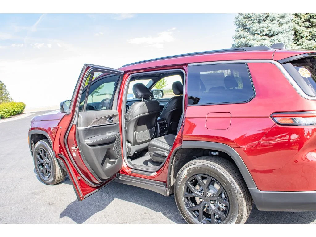 New 2026 Velvet Red Pearlcoat Jeep Laredo Altitude image 21