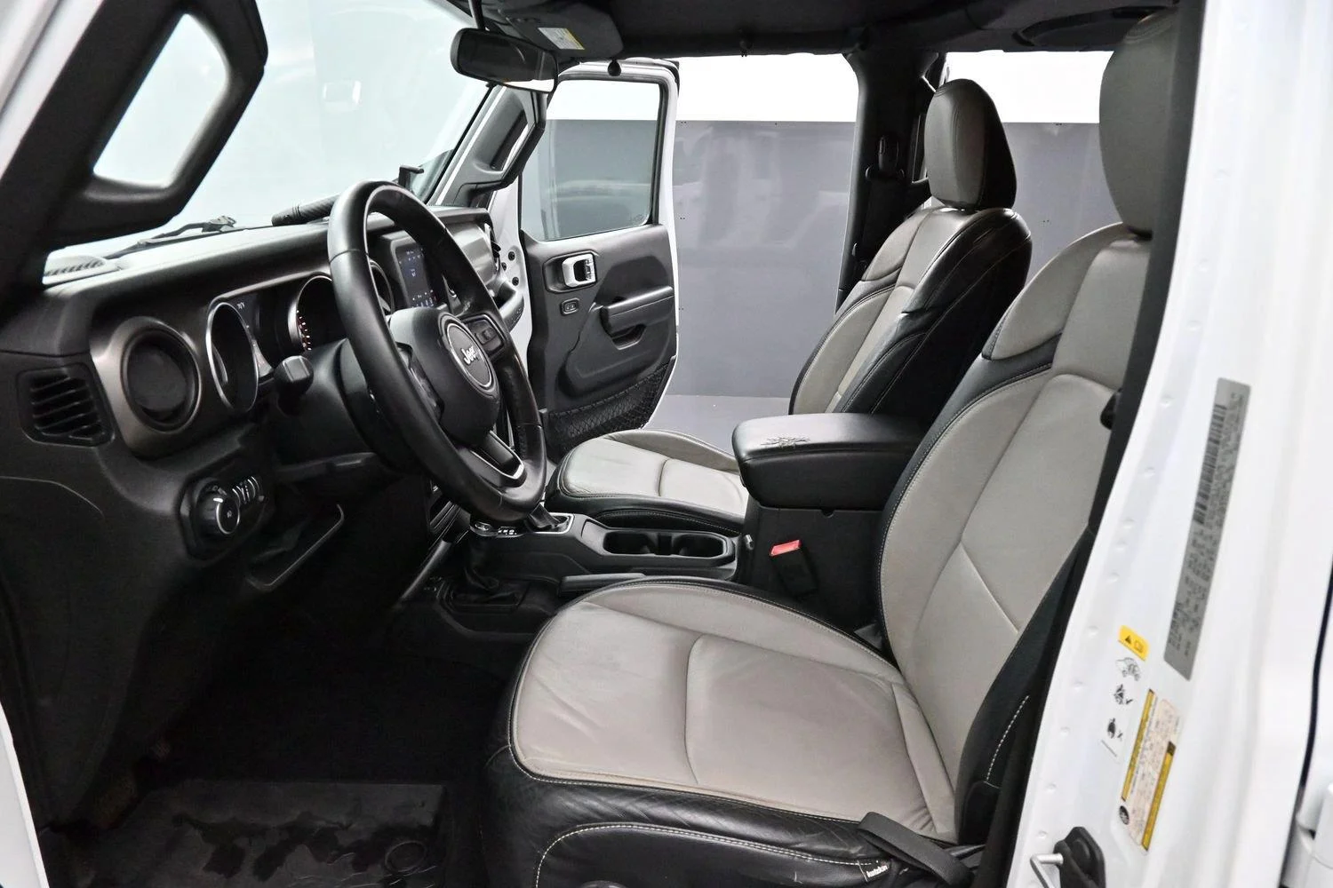 Used 2020 Bright White Clearcoat Jeep Sport S image 12