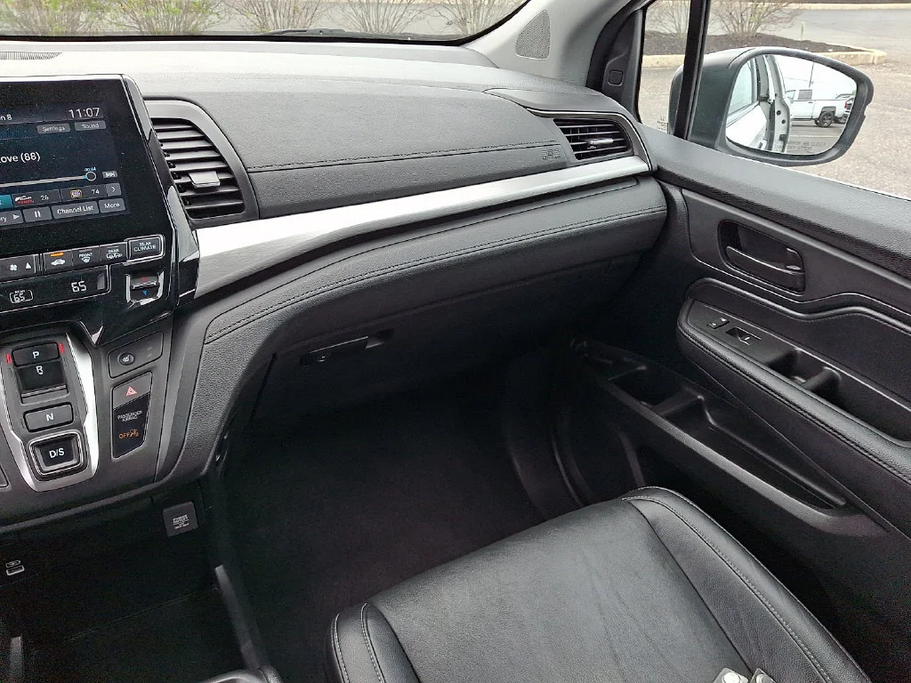 Used 2023 White Honda EX-L image 17
