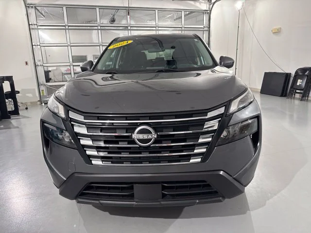 Used 2024 Gray Nissan SV image 2